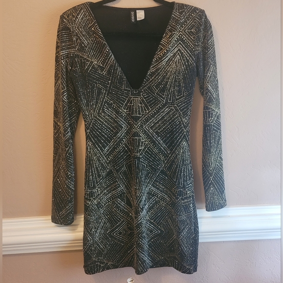 Stunning Shimmering Dress Great for Holidays or Parties - Picture 2 of 6